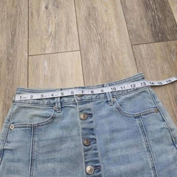 American Eagle Outfitters High Rise Light Blue Wash Stretch Jean Mini Skirt sz 2 - Picture 10 of 14